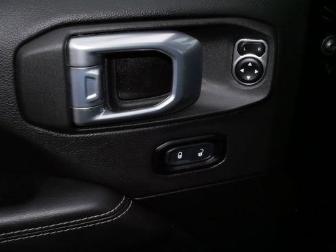 Used 2023 Jeep Wrangler Sahara w/ Cold Weather Group image 19