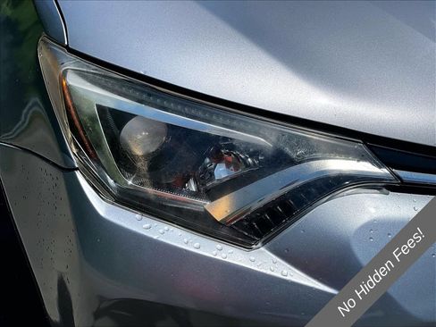 Used 2018 Toyota RAV4 LE w/ All Weather Liner Package AWD/4WD image 25