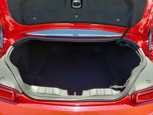 Used 2018 Chevrolet Camaro SS RWD image 8