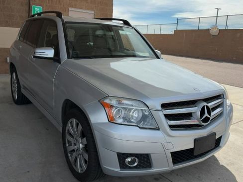 Used 2011 Mercedes-Benz GLK 350 4MATIC image 2