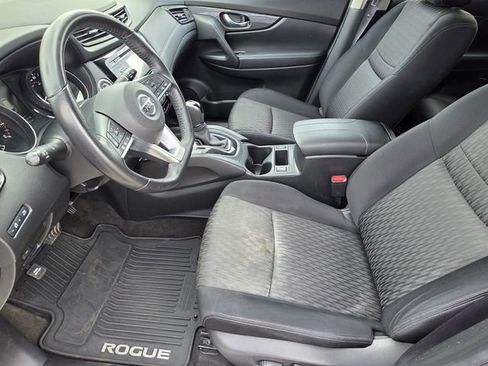 Used 2017 Nissan Rogue SV image 6