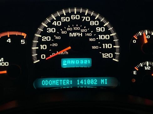 Used 2004 Chevrolet Silverado 2500 LT w/ Heavy-Duty Power Package AWD/4WD image 13