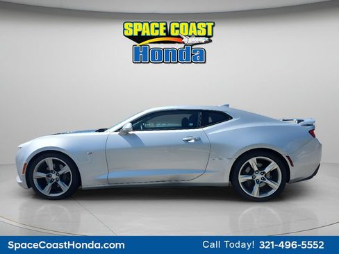 Used 2018 Chevrolet Camaro SS RWD image 6