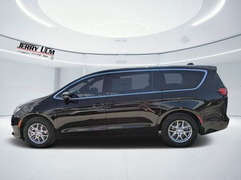 New 2026 Chrysler Voyager LX FWD image 6