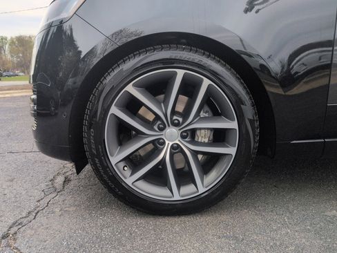 Certified 2025 Land Rover Range Rover SE image 25