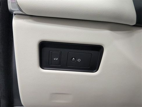 Used 2025 Jaguar F-PACE R-Dynamic S image 30