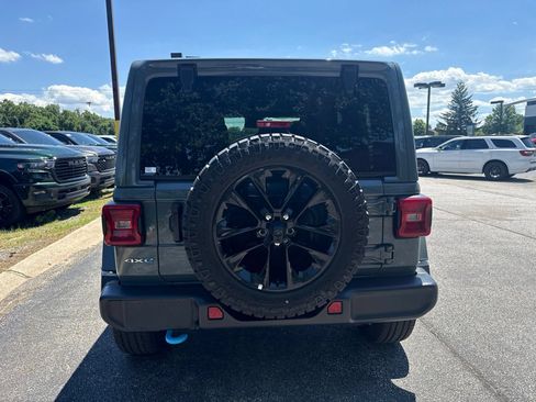 Used 2024 Jeep Wrangler Unlimited Sahara AWD/4WD image 10