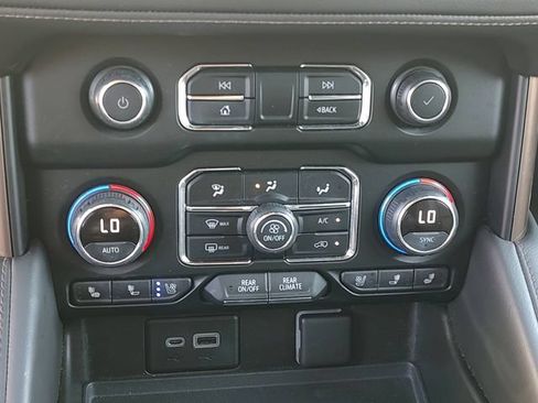 Used 2021 Chevrolet Tahoe High Country w/ Premium Package AWD/4WD image 16