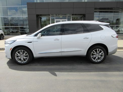Used 2023 Buick Enclave Premium w/ Experience Buick Package AWD/4WD image 3