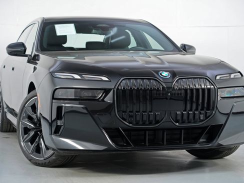 Used 2024 BMW i7 eDrive50 w/ M Sport Package image 4