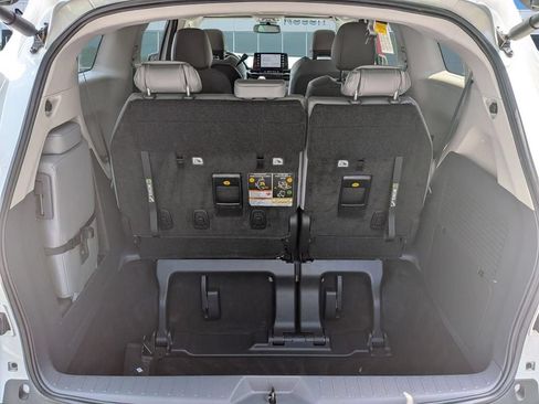 Used 2023 Toyota Sienna XLE FWD image 27