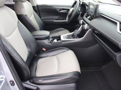 Certified 2021 Toyota RAV4 XLE w/ Convenience Package image 21