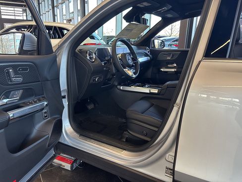 New 2026 Mercedes-Benz GLB 250 4MATIC image 10