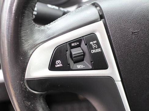 Used 2017 Chevrolet Equinox LT image 18