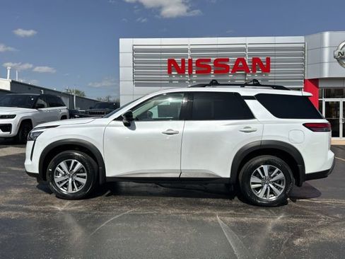 New 2026 Nissan Pathfinder SL AWD/4WD image 2