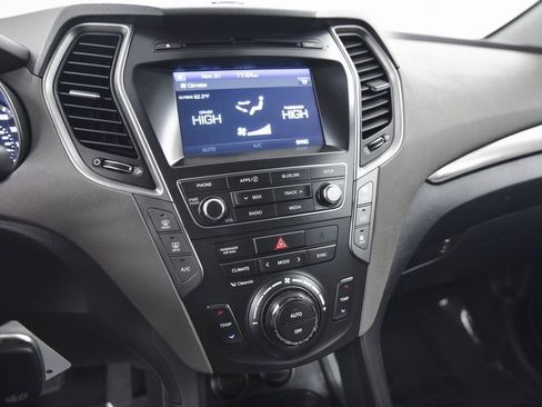 Used 2017 Hyundai Santa Fe SE image 20
