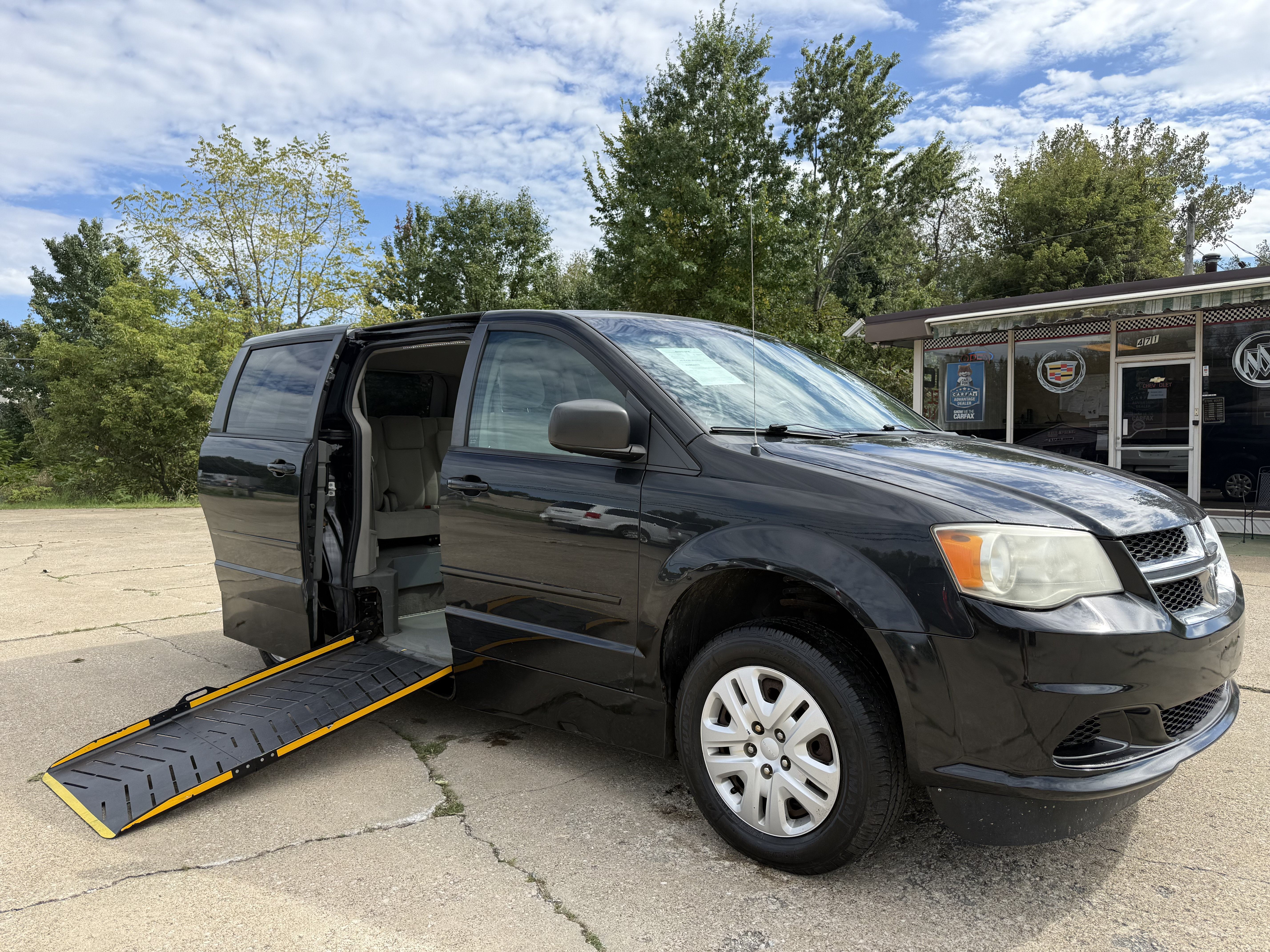 Used 2014 Dodge Grand Caravan SE w/ Quick Order Package 29E SE FWD image 1