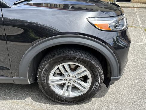Used 2023 Ford Explorer XLT AWD/4WD image 9