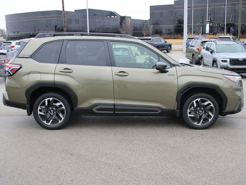 Used 2025 Subaru Forester Limited AWD/4WD image 4