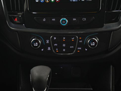 Used 2023 Chevrolet Traverse LT FWD image 16