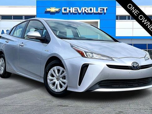 Used 2019 Toyota Prius LE image 1