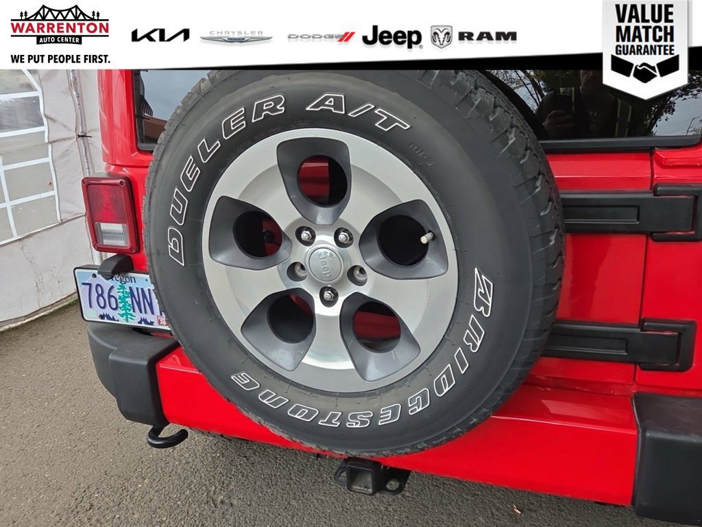 Used 2018 Jeep Wrangler Unlimited Sahara w/ Connectivity Group AWD/4WD image 15