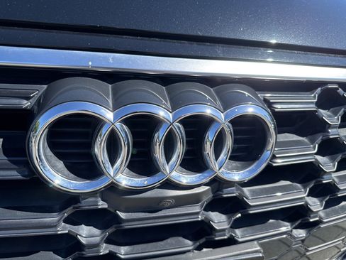 Used 2022 Audi Q5 2.0T Premium Plus w/ Premium Plus Package AWD/4WD image 12