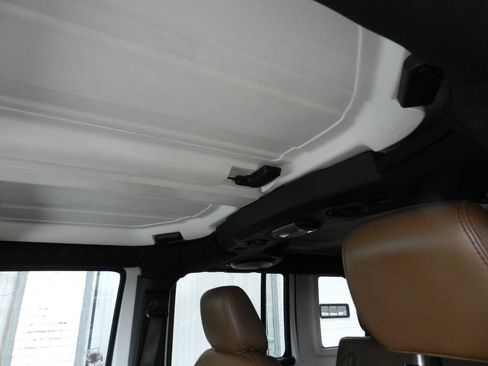 Used 2014 Jeep Wrangler Unlimited Sahara w/ Connectivity Group AWD/4WD image 17