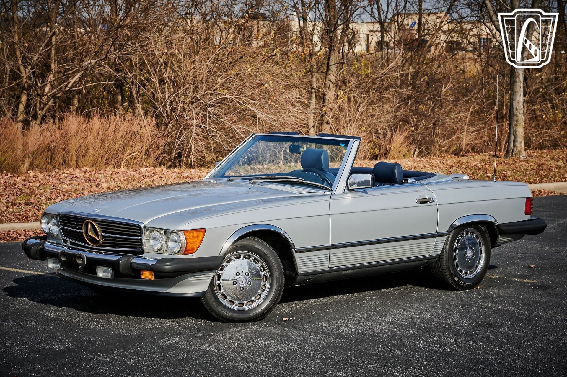 Used 1988 Mercedes-Benz 560 SL image 2