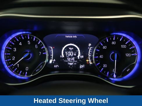 Used 2023 Chrysler Pacifica Touring-L image 6