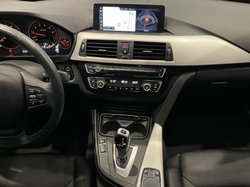 Used 2018 BMW 320i xDrive Sedan w/ Convenience Package AWD/4WD image 17