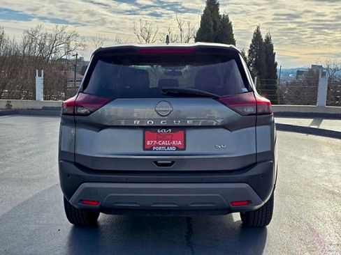 Used 2023 Nissan Rogue SV image 4