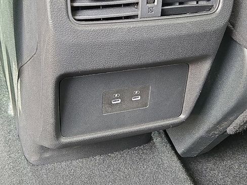 Used 2025 Nissan Rogue SV FWD image 15