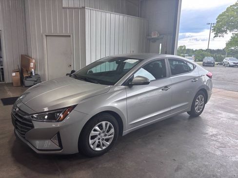 Used 2020 Hyundai Elantra SE FWD image 1
