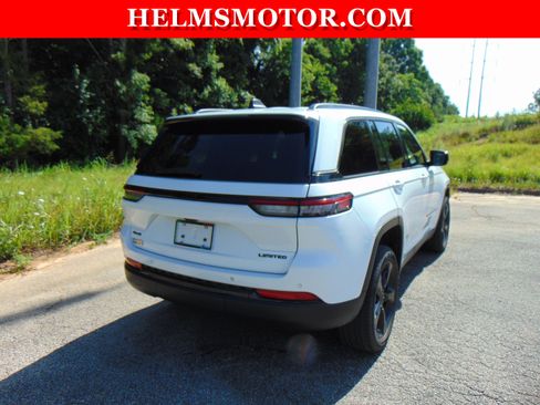 Used 2024 Jeep Grand Cherokee Limited w/ Black Appearance Package AWD/4WD image 14