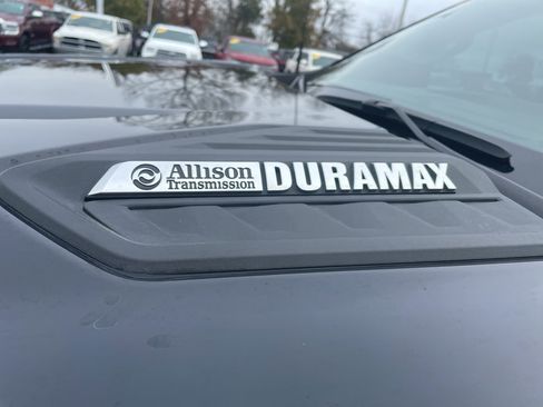 Used 2024 Chevrolet Silverado 2500 Custom w/ Custom Value Package image 6