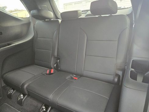 New 2026 Chevrolet Traverse LT w/ Sun and Wheel Package image 9