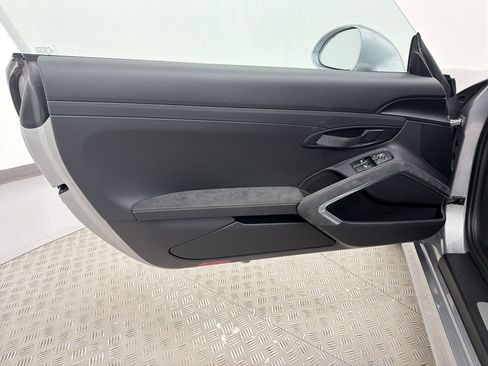 Certified 2016 Porsche Cayman GT4 RWD image 18