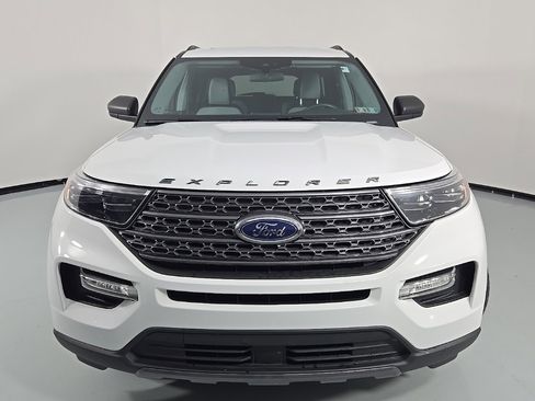 Used 2021 Ford Explorer XLT w/ Equipment Group 202A image 2