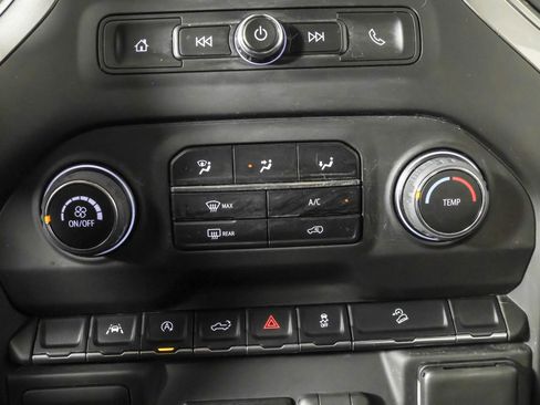 Used 2022 Chevrolet Silverado 1500 Custom Trail Boss AWD/4WD image 32