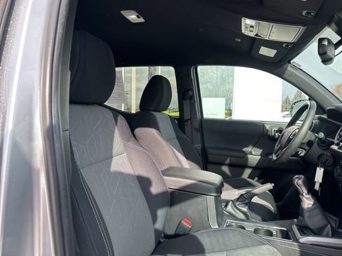 Used 2022 Toyota Tacoma TRD Sport w/ Technology Package image 20