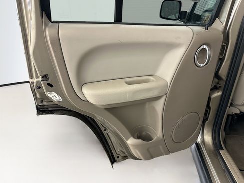Used 2006 Jeep Liberty Limited image 24
