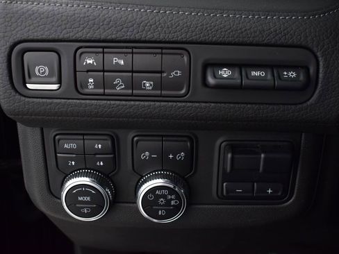 Used 2022 GMC Yukon Denali w/ Denali Ultimate Package image 13