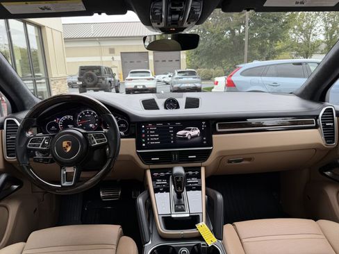 Used 2022 Porsche Cayenne Turbo w/ Premium Package Plus image 39