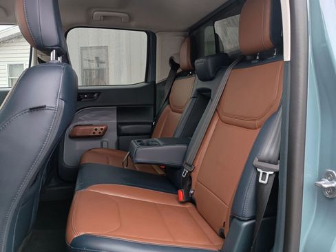 Used 2022 Ford Maverick Lariat image 11