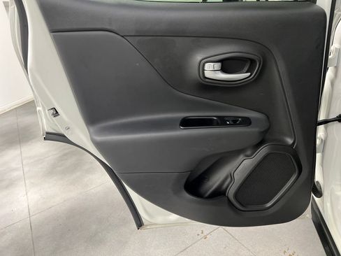 Used 2023 Jeep Renegade Trailhawk AWD/4WD image 19