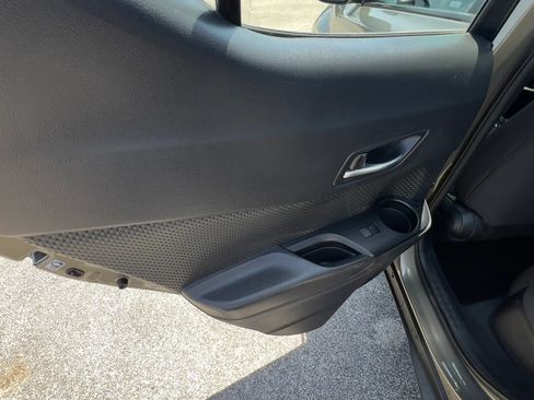 Used 2021 Toyota C-HR LE FWD image 18