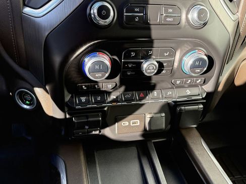 Used 2023 GMC Sierra 3500 Denali w/ Denali Ultimate Package image 26