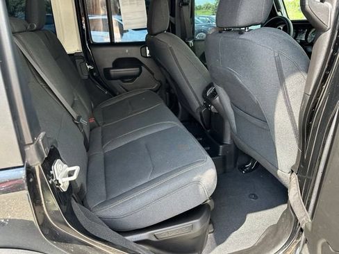 Used 2024 Jeep Wrangler Unlimited AWD/4WD image 10