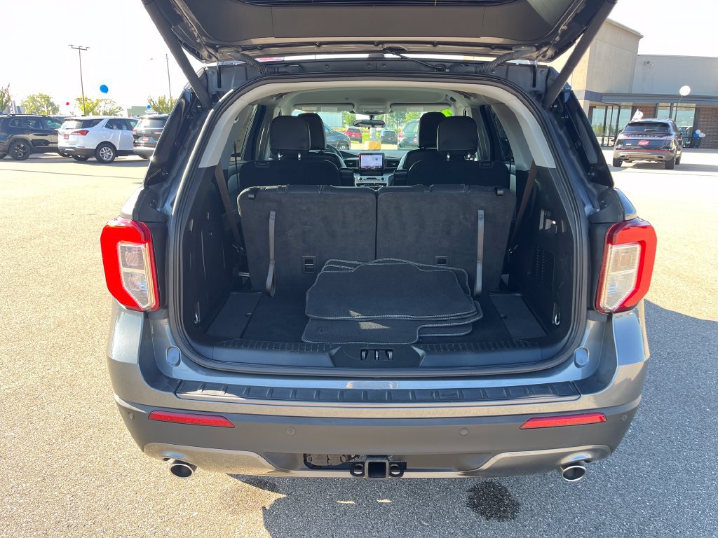 Used 2023 Ford Explorer XLT w/ Equipment Group 202A AWD/4WD image 28